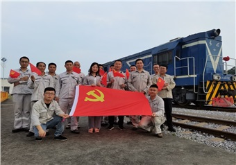 党旗在基层一线高高飘扬 —以实际行动庆祝中国共产党成立100周年