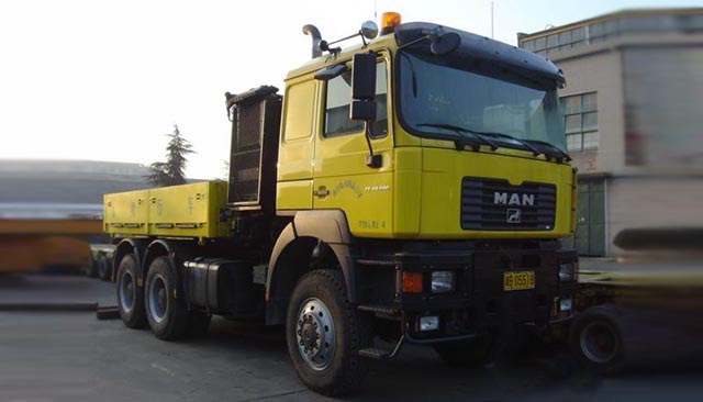 德国MAN6X6牵引车，牵引能力250吨，现有4辆