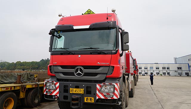 奔驰进口8X8牵引车​，牵引能力250吨，现有10辆